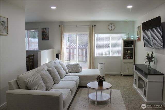 18817 SE 271st Place, Covington, WA 98042