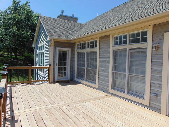 8114 Cobblestone Court, Urbandale, IA 50322