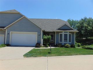 8114 Cobblestone Court, Urbandale, IA 50322