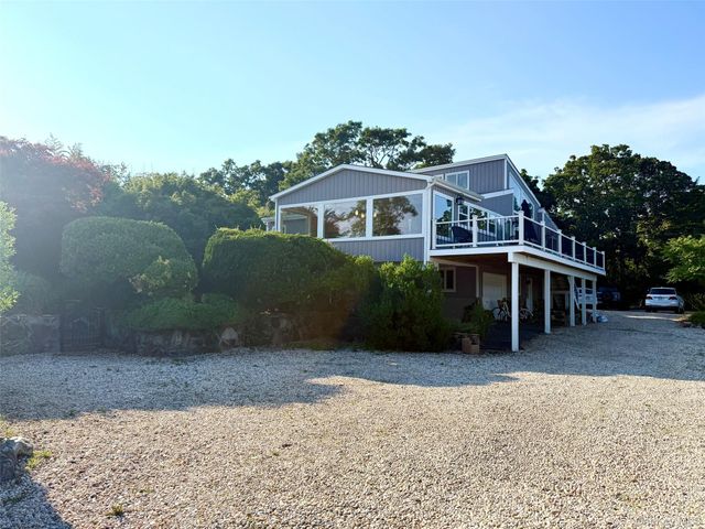 588 E Long Beach Road, Nissequogue, NY 11780