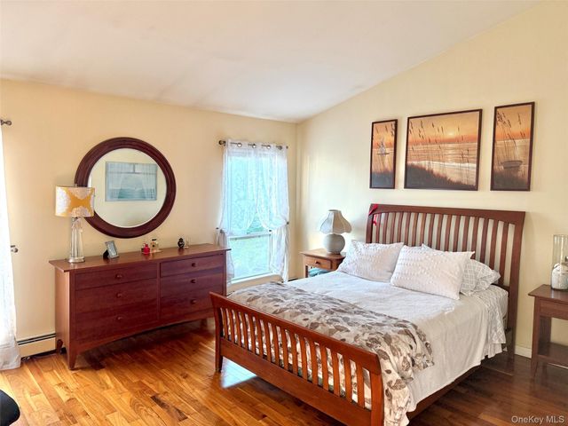 588 E Long Beach Road, Nissequogue, NY 11780