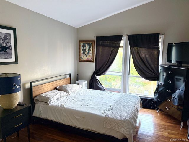588 E Long Beach Road, Nissequogue, NY 11780