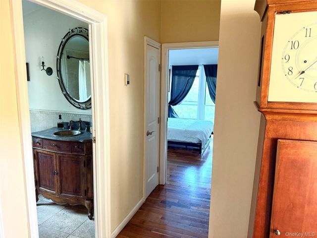 588 E Long Beach Road, Nissequogue, NY 11780