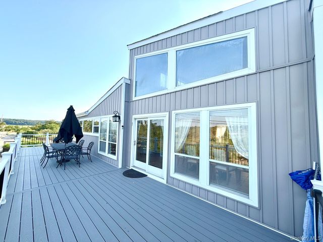 588 E Long Beach Road, Nissequogue, NY 11780