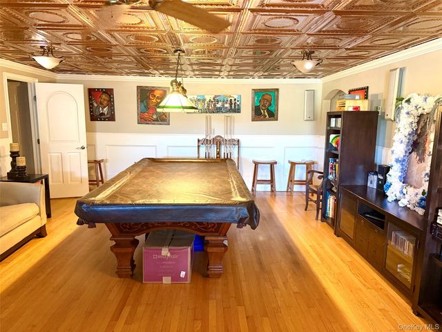 588 E Long Beach Road, Nissequogue, NY 11780