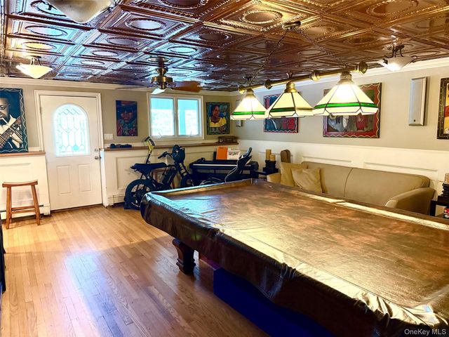 588 E Long Beach Road, Nissequogue, NY 11780