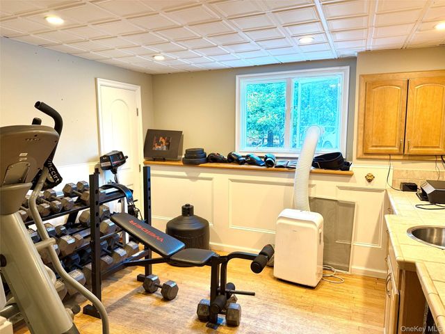 588 E Long Beach Road, Nissequogue, NY 11780