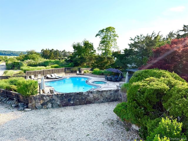 588 E Long Beach Road, Nissequogue, NY 11780