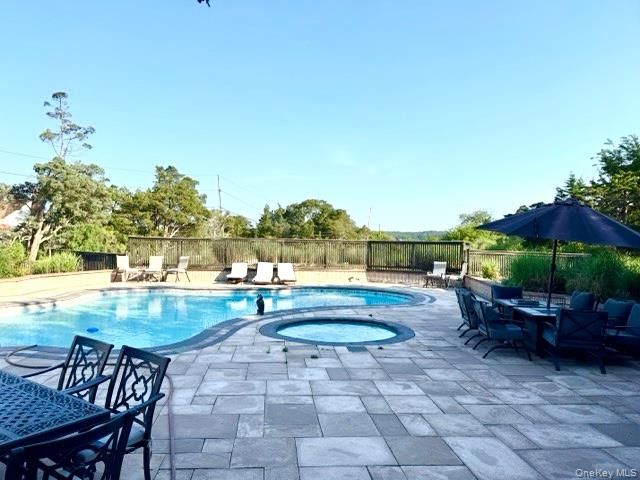 588 E Long Beach Road, Nissequogue, NY 11780