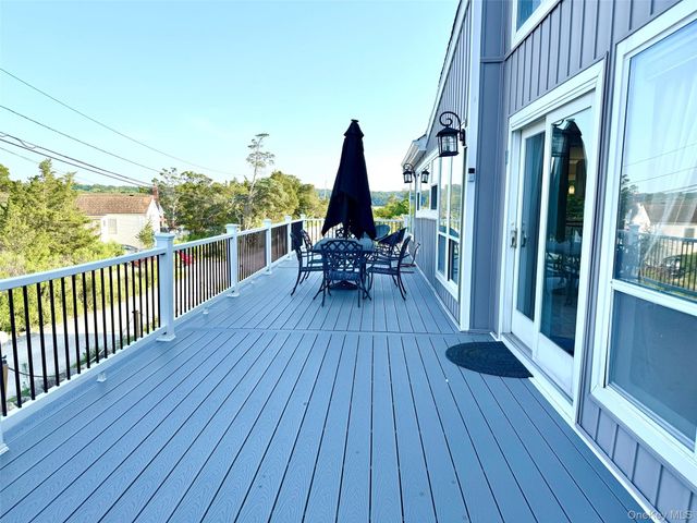 588 E Long Beach Road, Nissequogue, NY 11780