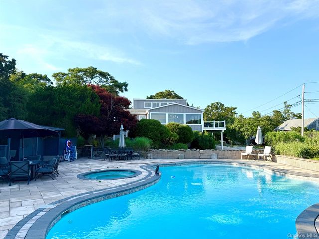 588 E Long Beach Road, Nissequogue, NY 11780