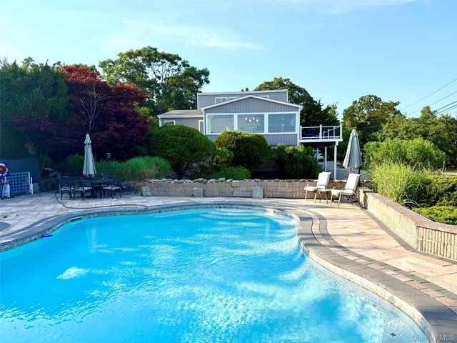 588 E Long Beach Road, Nissequogue, NY 11780
