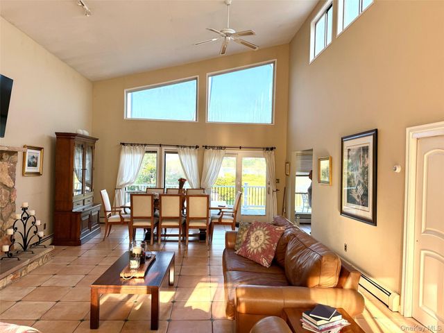 588 E Long Beach Road, Nissequogue, NY 11780