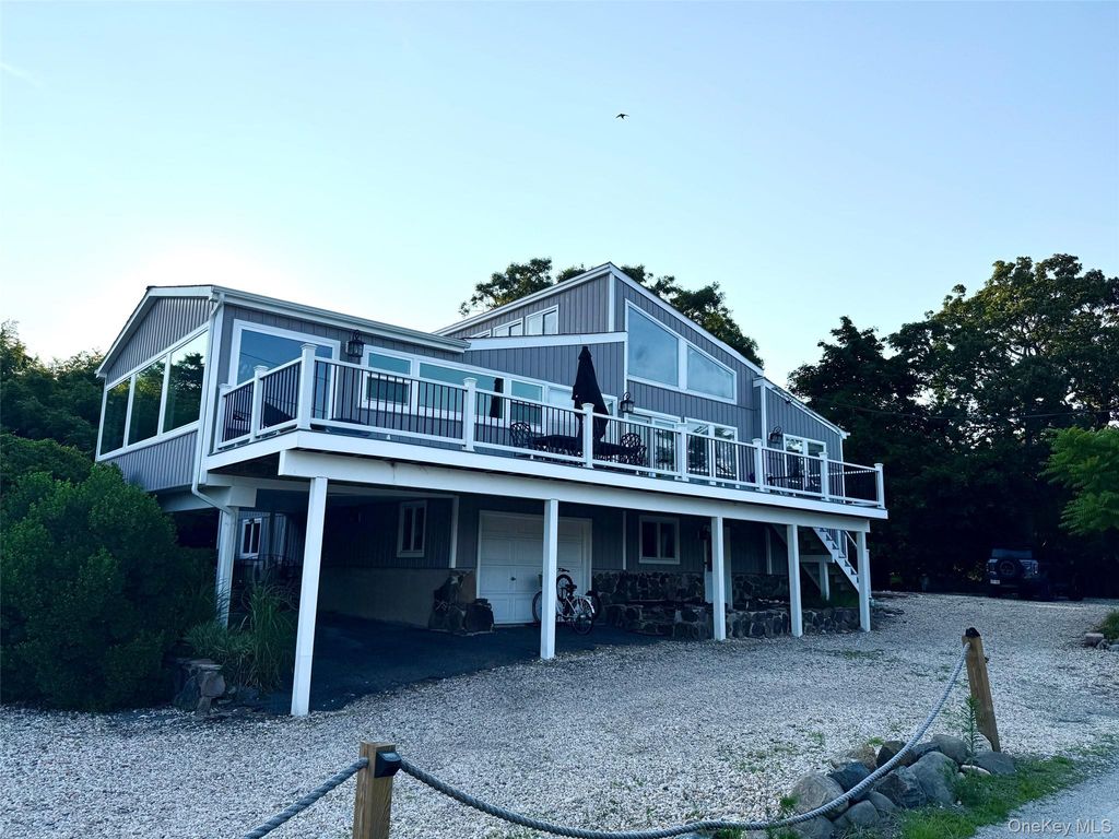 588 E Long Beach Road, Nissequogue, NY 11780