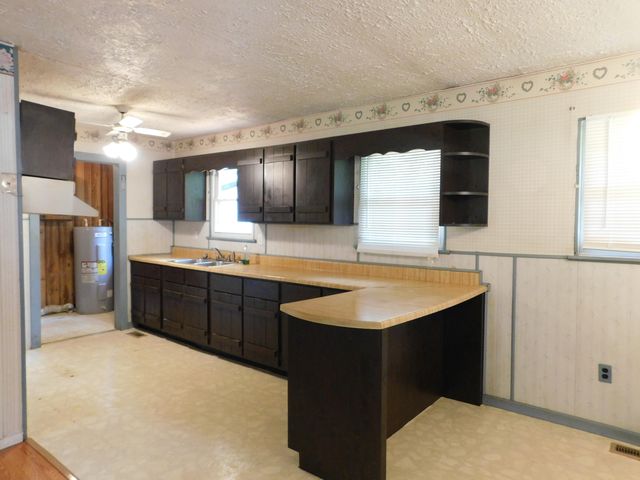 14 Day Hollow Road, Bledsoe, KY 40810