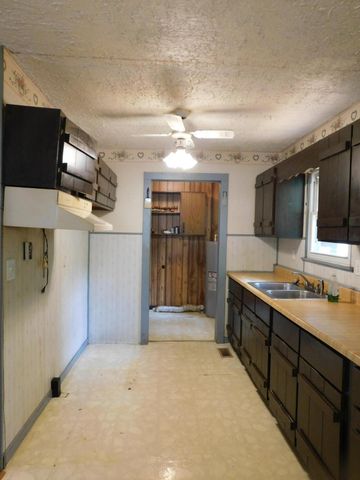 14 Day Hollow Road, Bledsoe, KY 40810