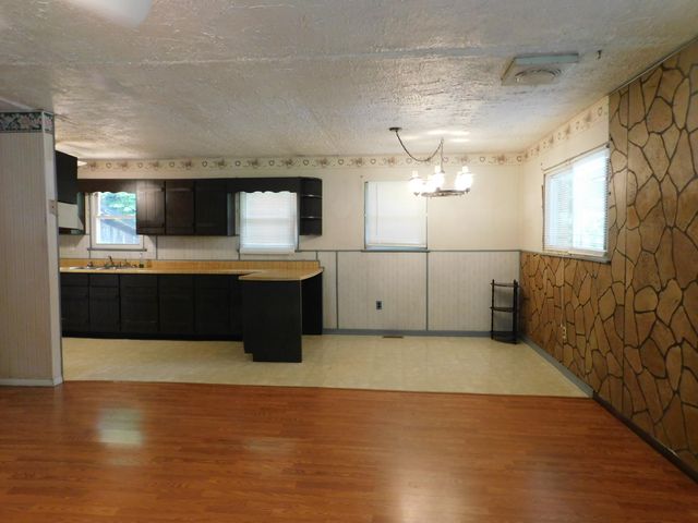 14 Day Hollow Road, Bledsoe, KY 40810