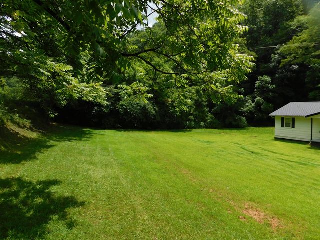 14 Day Hollow Road, Bledsoe, KY 40810
