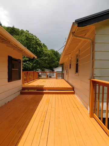 14 Day Hollow Road, Bledsoe, KY 40810