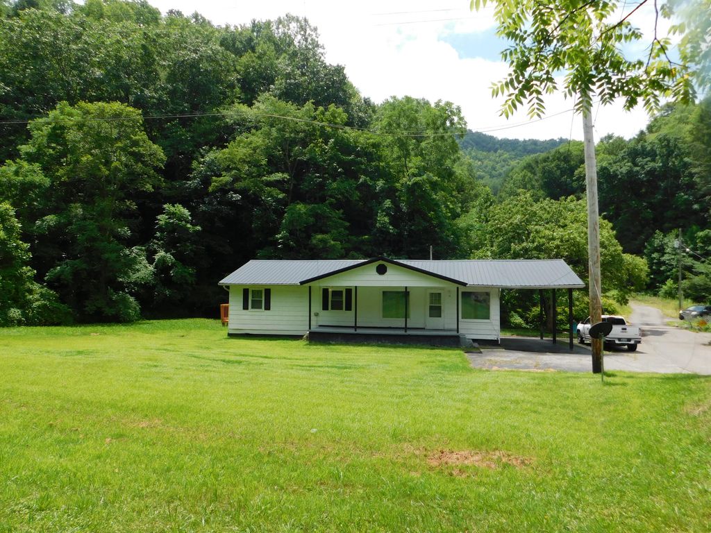 14 Day Hollow Road, Bledsoe, KY 40810