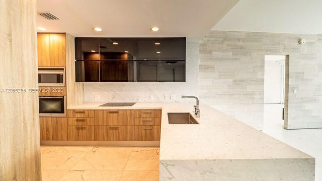 200 Biscayne Boulevard Way 5104, Miami, FL 33131