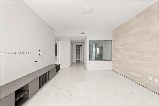 200 Biscayne Boulevard Way 5104, Miami, FL 33131