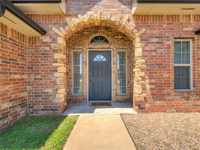 725 SW 12th Street, Moore, OK 73160