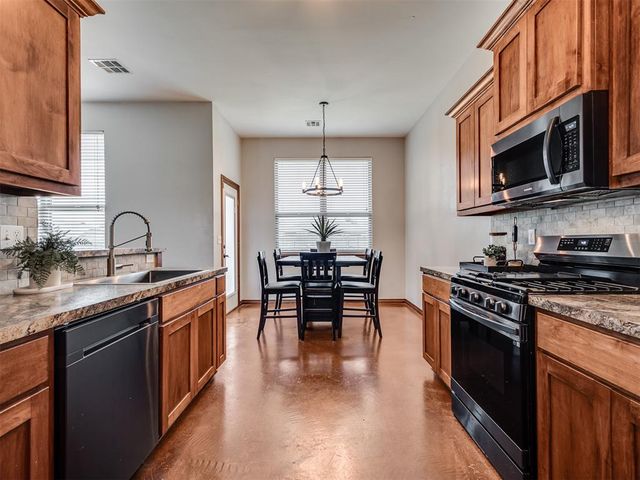 725 SW 12th Street, Moore, OK 73160