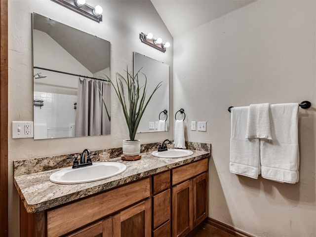 725 SW 12th Street, Moore, OK 73160