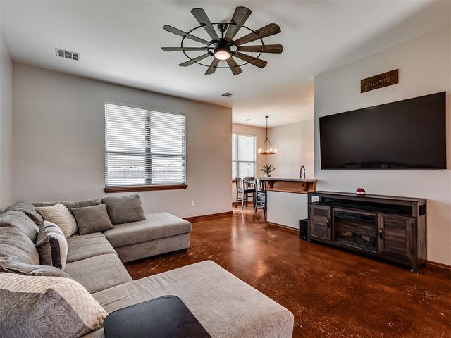725 SW 12th Street, Moore, OK 73160