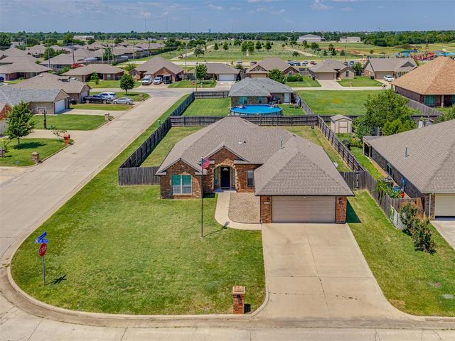 725 SW 12th Street, Moore, OK 73160