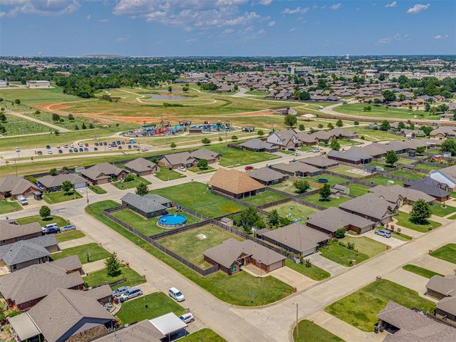 725 SW 12th Street, Moore, OK 73160