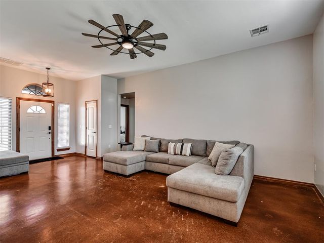 725 SW 12th Street, Moore, OK 73160