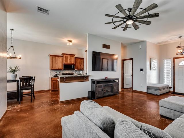 725 SW 12th Street, Moore, OK 73160