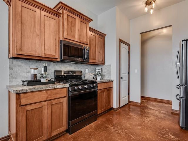 725 SW 12th Street, Moore, OK 73160
