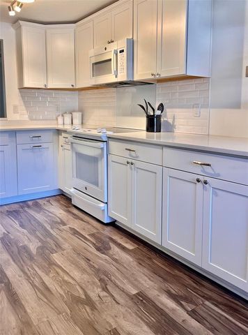 984 SUNRIDGE DRIVE J3, Sarasota, FL 34234