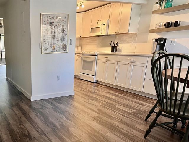 984 SUNRIDGE DRIVE J3, Sarasota, FL 34234
