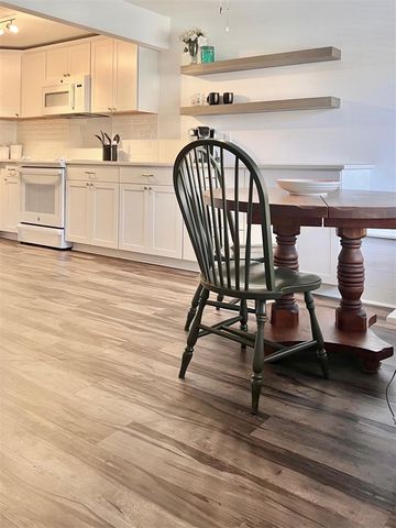 984 SUNRIDGE DRIVE J3, Sarasota, FL 34234