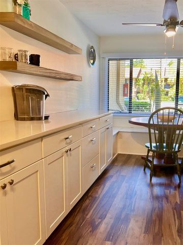 984 SUNRIDGE DRIVE J3, Sarasota, FL 34234
