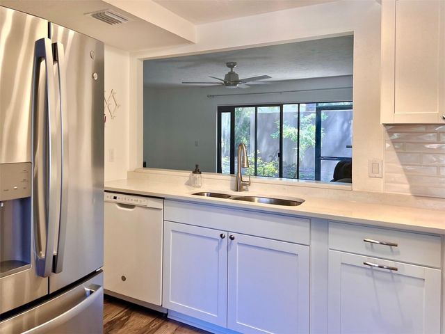 984 SUNRIDGE DRIVE J3, Sarasota, FL 34234