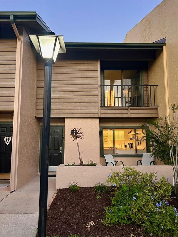 984 SUNRIDGE DRIVE J3, Sarasota, FL 34234