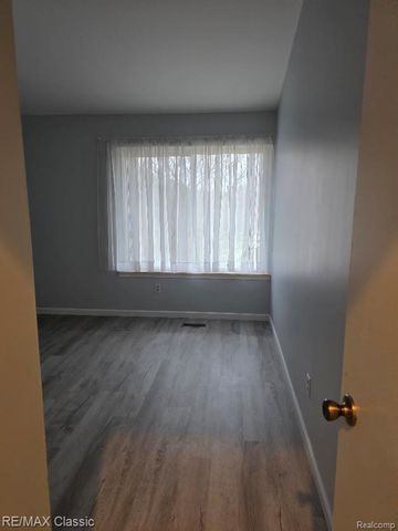 1806 S Hill Boulevard, Bloomfield Charter Township, MI 48304