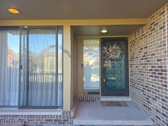 1806 S Hill Boulevard, Bloomfield Charter Township, MI 48304