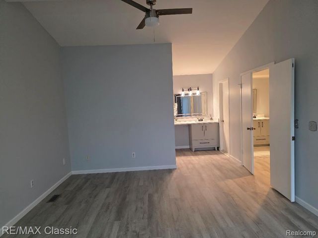 1806 S Hill Boulevard, Bloomfield Charter Township, MI 48304