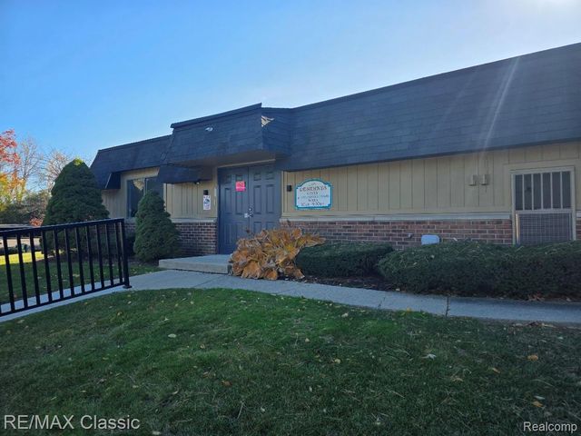 1806 S Hill Boulevard, Bloomfield Charter Township, MI 48304