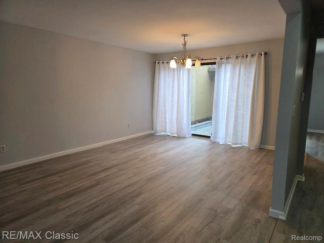 1806 S Hill Boulevard, Bloomfield Charter Township, MI 48304