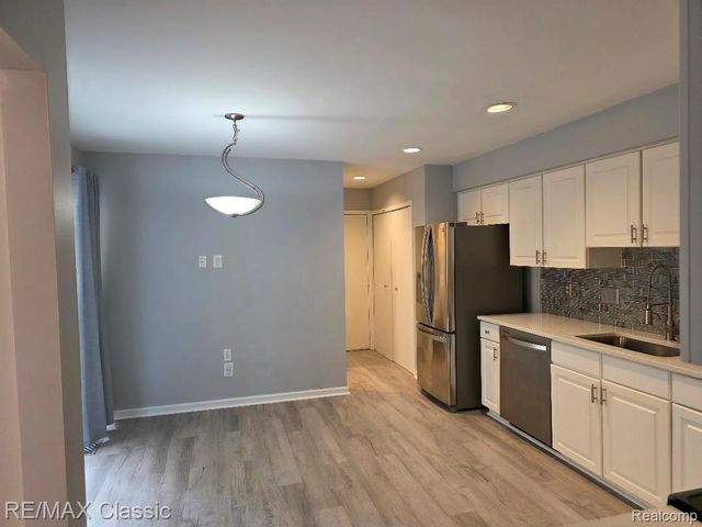 1806 S Hill Boulevard, Bloomfield Charter Township, MI 48304