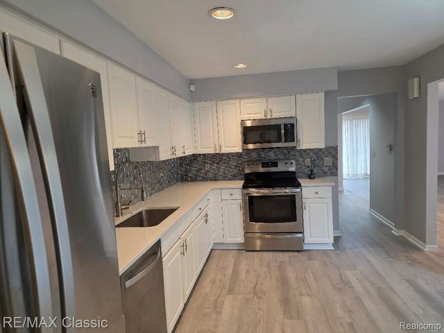1806 S Hill Boulevard, Bloomfield Charter Township, MI 48304