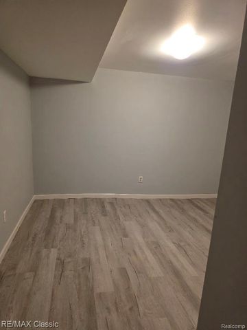 1806 S Hill Boulevard, Bloomfield Charter Township, MI 48304