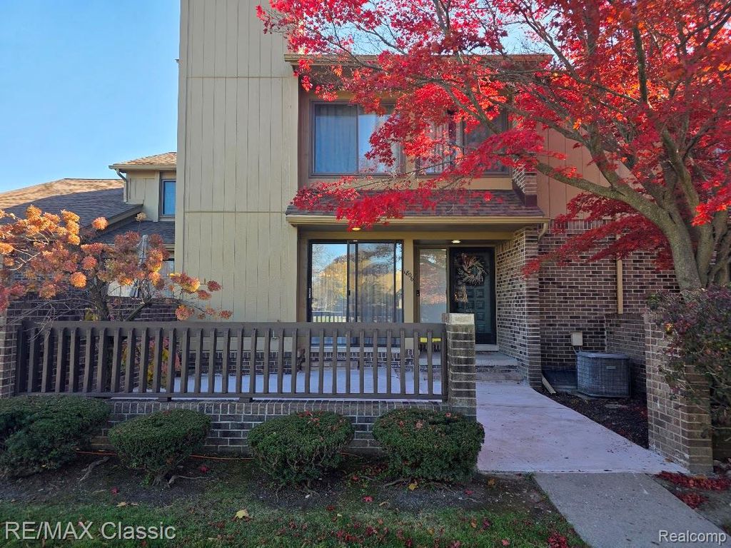1806 S Hill Boulevard, Bloomfield Charter Township, MI 48304